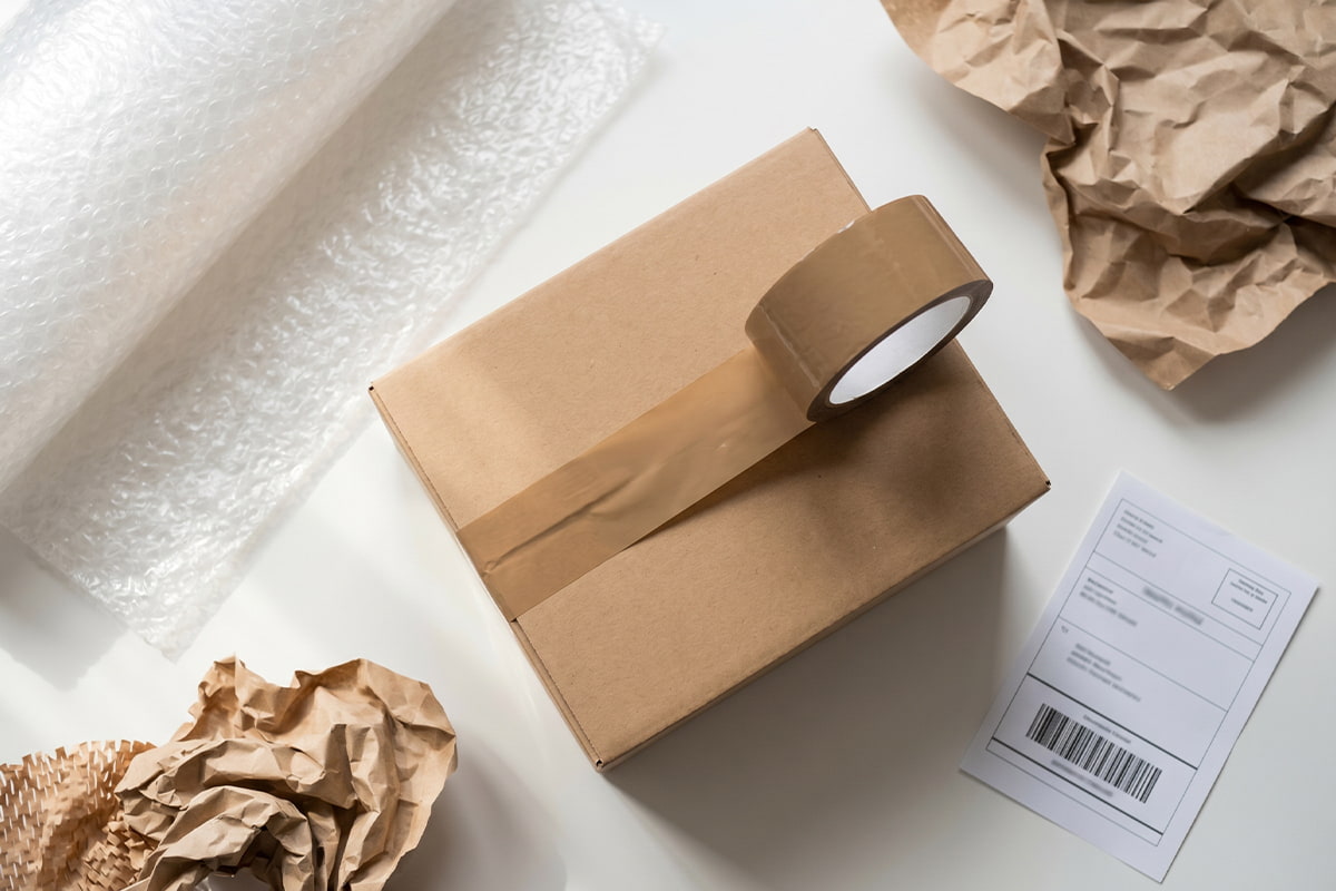 Jak wysłać paczkę – poradnik krok po kroku dla właściciela e-commerce?